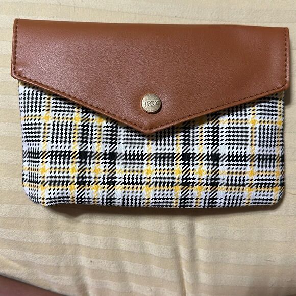 ipsy Handbags - IPSY travel or cosmetic bag, envelope type NWOT